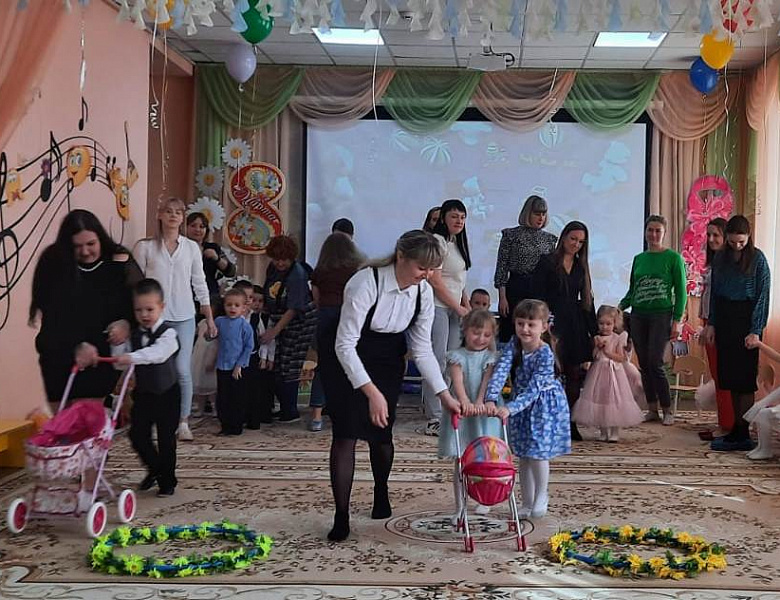 Праздник 8 МАРТА с средней группе "Семицветики"
