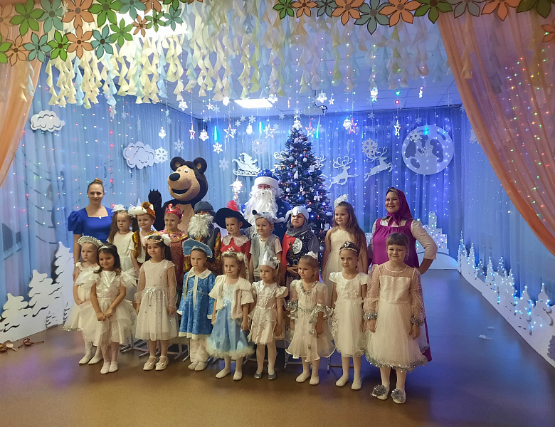 Новый год в старшей группе "Ромашки"