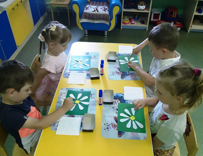 Акция "Подари ромашку" 