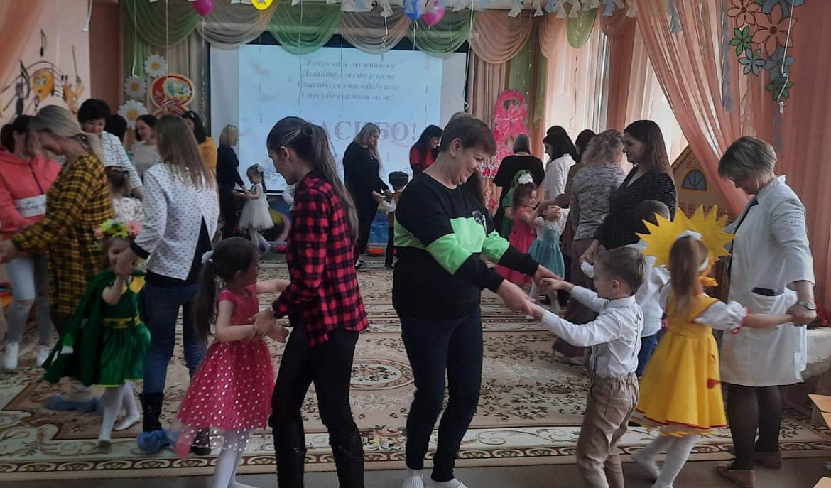 8 Марта в старшей группе "Ромашки"