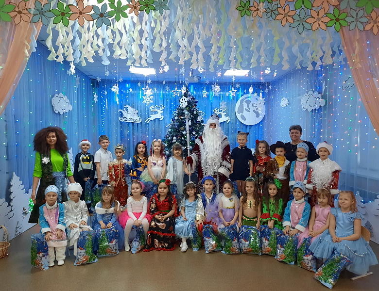 Новогодний утренник "Проделки Бабы Яги» в подготовительной группе