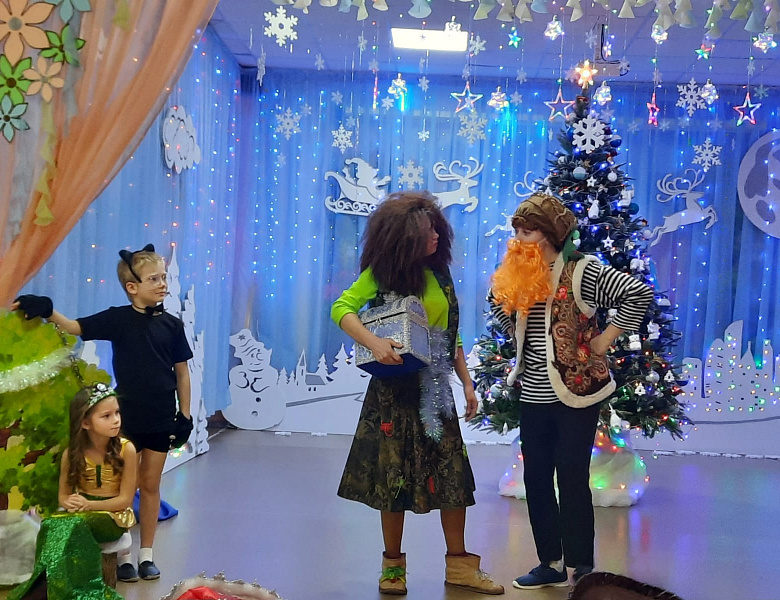 Новогодний утренник "Проделки Бабы Яги» в подготовительной группе