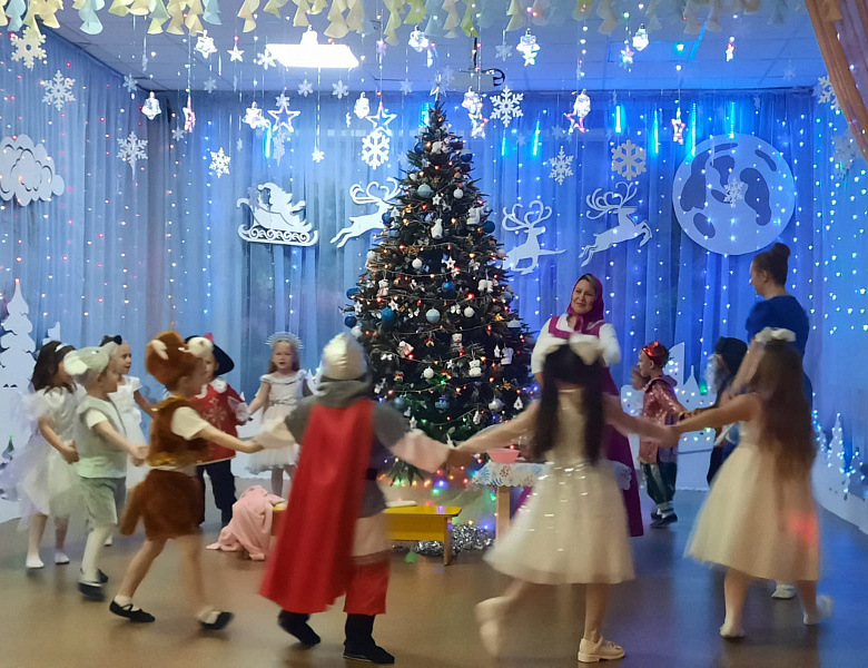 Новый год в старшей группе "Ромашки"