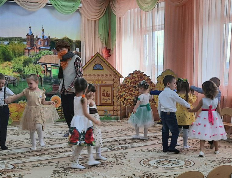 "Путешествие на осеннем паровозике"