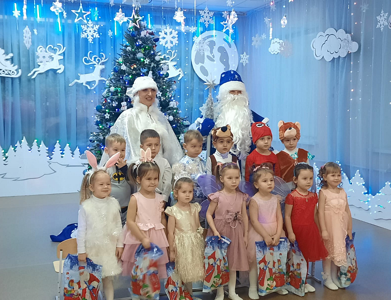 Новогоднее представление во 2-ой младшей группе "Лазорики"
