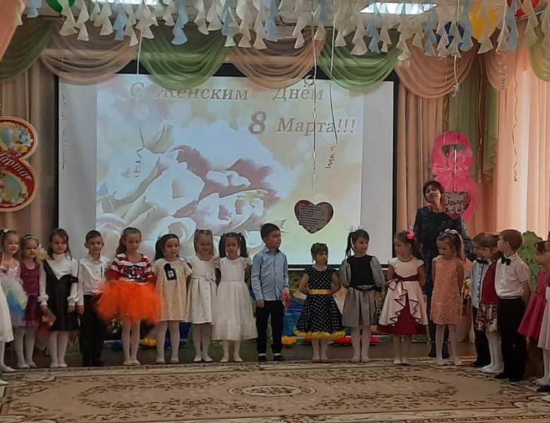 8 марта в подготовительной группе "Колокольчики" 