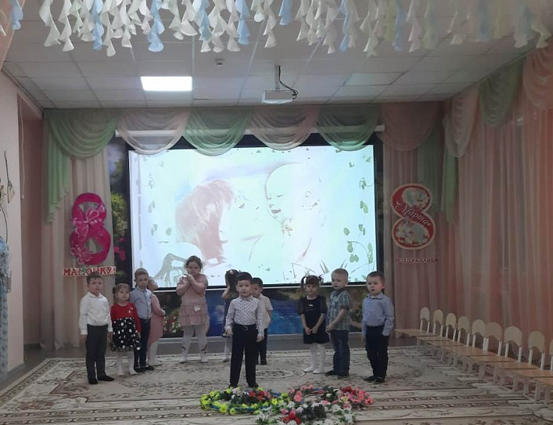 Праздник 8 МАРТА в младших группах
